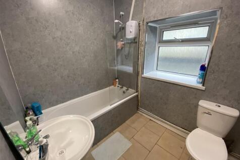 Modern bathroom suite with full bathtub....