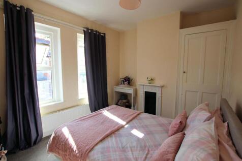 Pitcroft Avenue, Reading photo 4