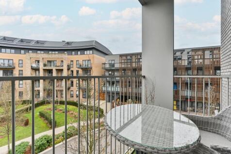 3-bed flat on Howard Road, Stanmore, HA7, £2,650/mo