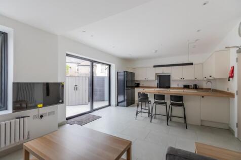 Flora Street, Cathays photo 3