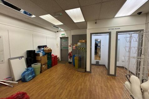 Retail Property (high street) to rent Image 4