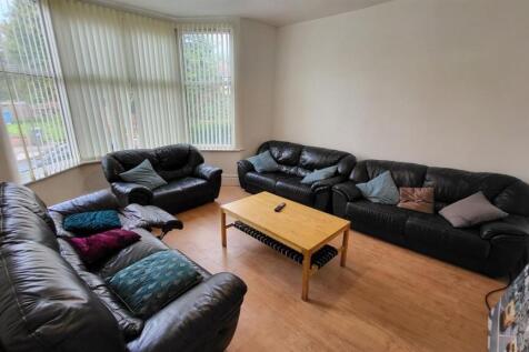Bright, well-presented living room with a large...