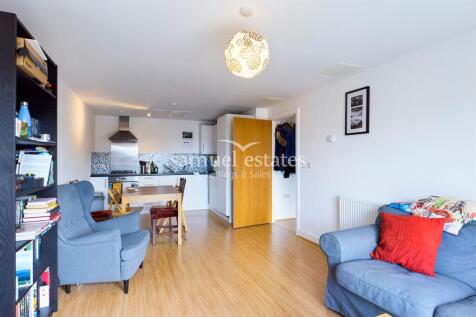 2-bed flat on Fitzgerald House, St Georges Grove, Tooting, SW17, £1,850/mo