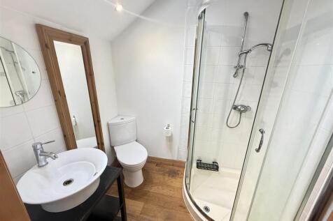 ENSUITE SHOWER ROOM