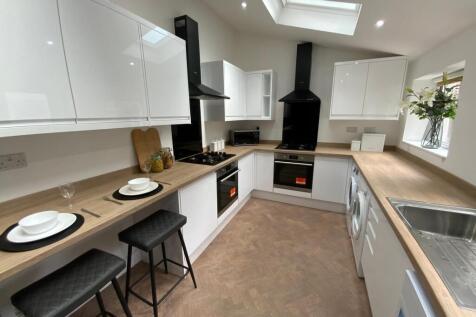 7 Bedroom Terraced House - HMO