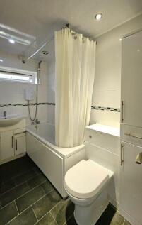 5 Berkley House - bathroom