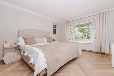 Chesswood Road_6.jpg