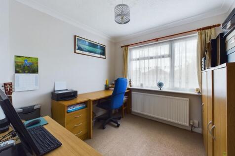 Presented by Nicoleta at EweMove Bexleyheath and D