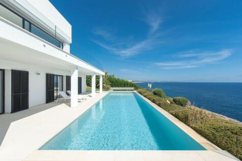 Villa on the first sea line