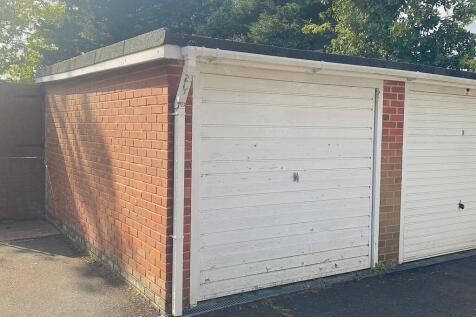 10 Brampton ct - Garage.jpg