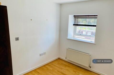 Bedroom 2/Home Office