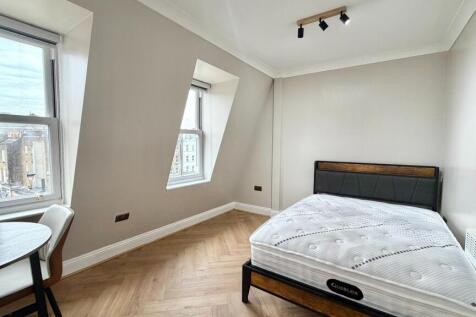 Bright, freshly decorated double bedroom with l...