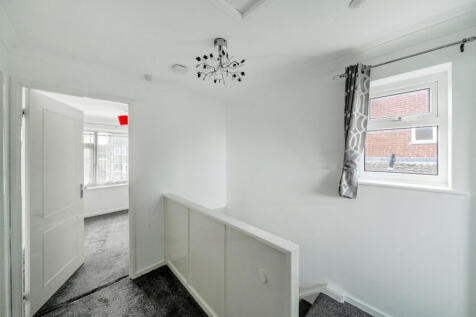 1298444-6-682f457...