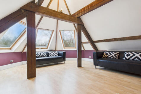Stunning 2 Bed Penthouse Apartment with Private P