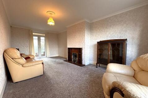 Generous Living Room 942