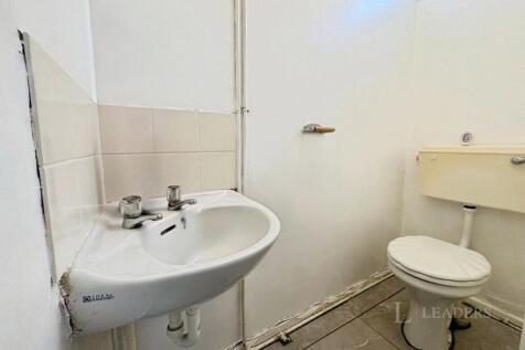 Deptford Crescent, Nottingham, Nottinghamshire, NG6 photo 5