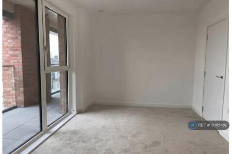Green St, London, E13 photo 3