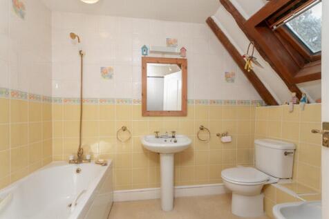 En-suite bathroom