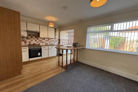 Durham Avenue, Thornton-Cleveleys, Lancashire photo 3