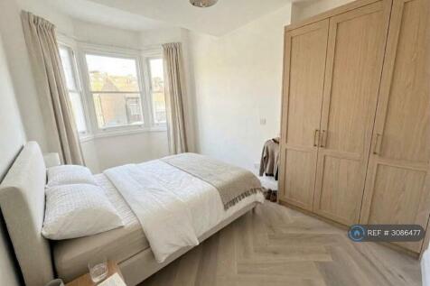 Percy Road, London, W12 photo 4
