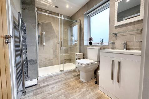 Jack &amp; Jill Shower Room