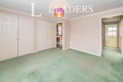 Walton Drive, Horsham, West Sussex, RH13 photo 4