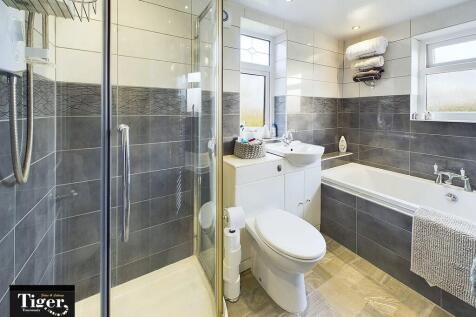 CAM02176G0-PR0427...