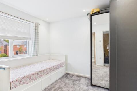 CAM03729G0-PR0132-STILL041