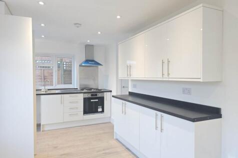 Kingfisher Drive, Woodley photo 3