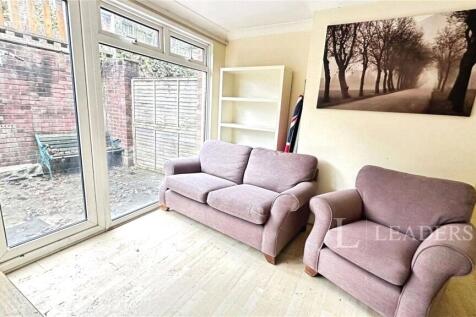 Brendon Avenue, Luton, Bedfordshire, LU2 photo 4