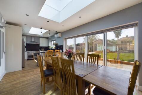 CAM03418G0-PR0049-STILL021