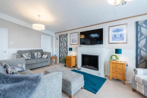 LIVING ROOM AREA