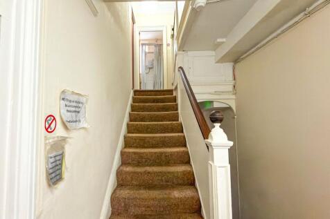 17 Beech House Rd, Croydon, CR0 1JQ