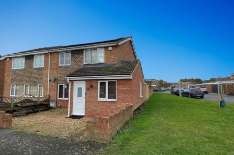 3-bed semi-detached on Harlech Road, Bedford, MK41, £1,550/mo