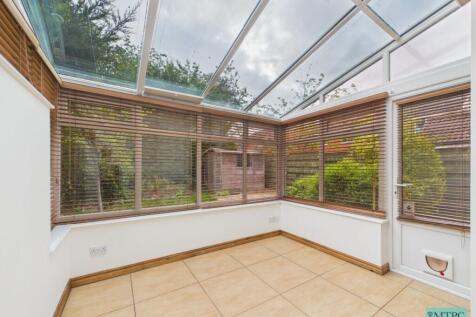 Beaufort Close, York photo 4