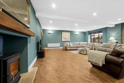Bacup, OL13 - property photo