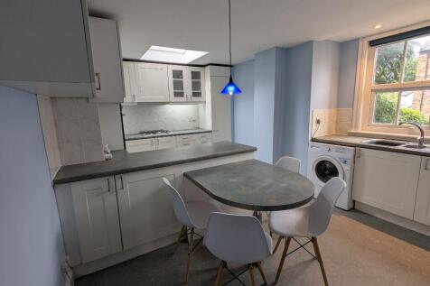 Poplar Grove, Sale, Greater Manchester, M33 photo 4