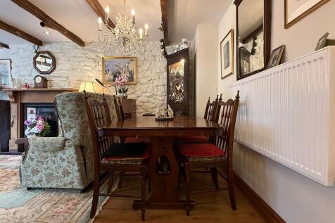 Dining area to rear of sitting room