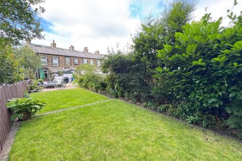 Large Lawn Garden