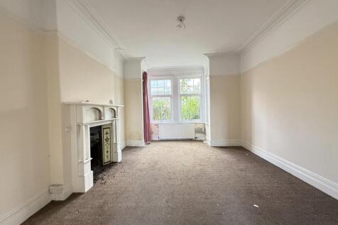 College Avenue 26 - Lounge Front.jpg