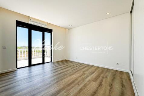 Fully Renovated 6 Bed Villa For Sale (31)