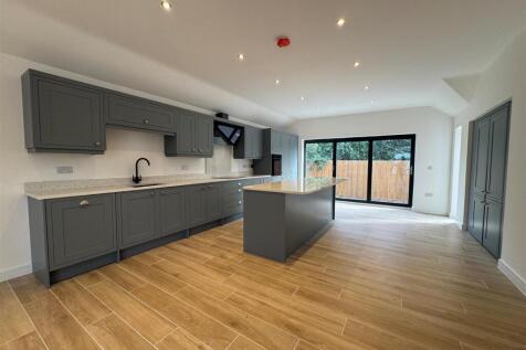 Chantry Way bungalow a.jpg