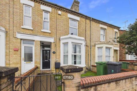 3-bed terraced on Huntly Grove, Peterborough, PE1 2QN, £1,175/mo