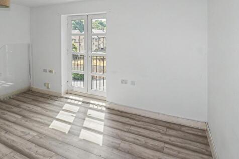 19 Marlington Drive (and parking space), Huddersfield, West Yorkshire, HD2 1GU