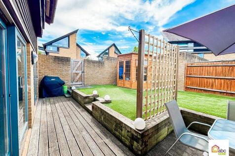 Petal Lane, Newhall, Harlow photo 4