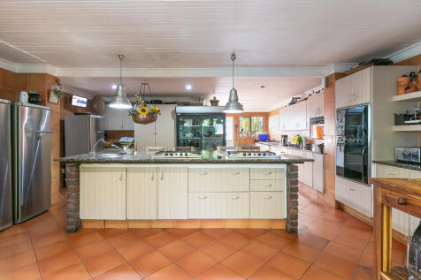 Well equipped kitchen