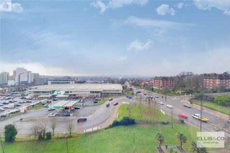Forty Lane, Wembley, HA9 photo 4