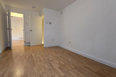 Chepstow Close, Stratford-upon-avon, Warwickshire photo 3