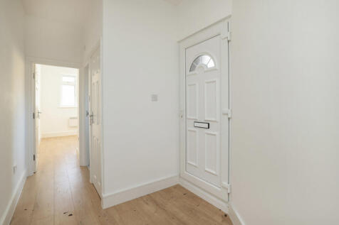 High Street, Ruislip, HA4 photo 4