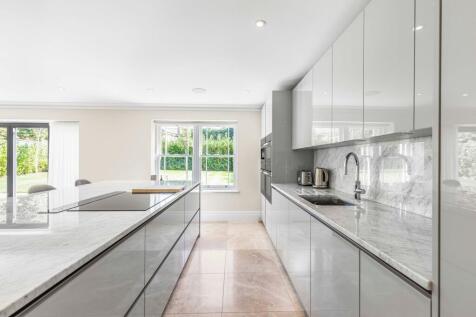 Fairmile Lane, Cobham, KT11 photo 4